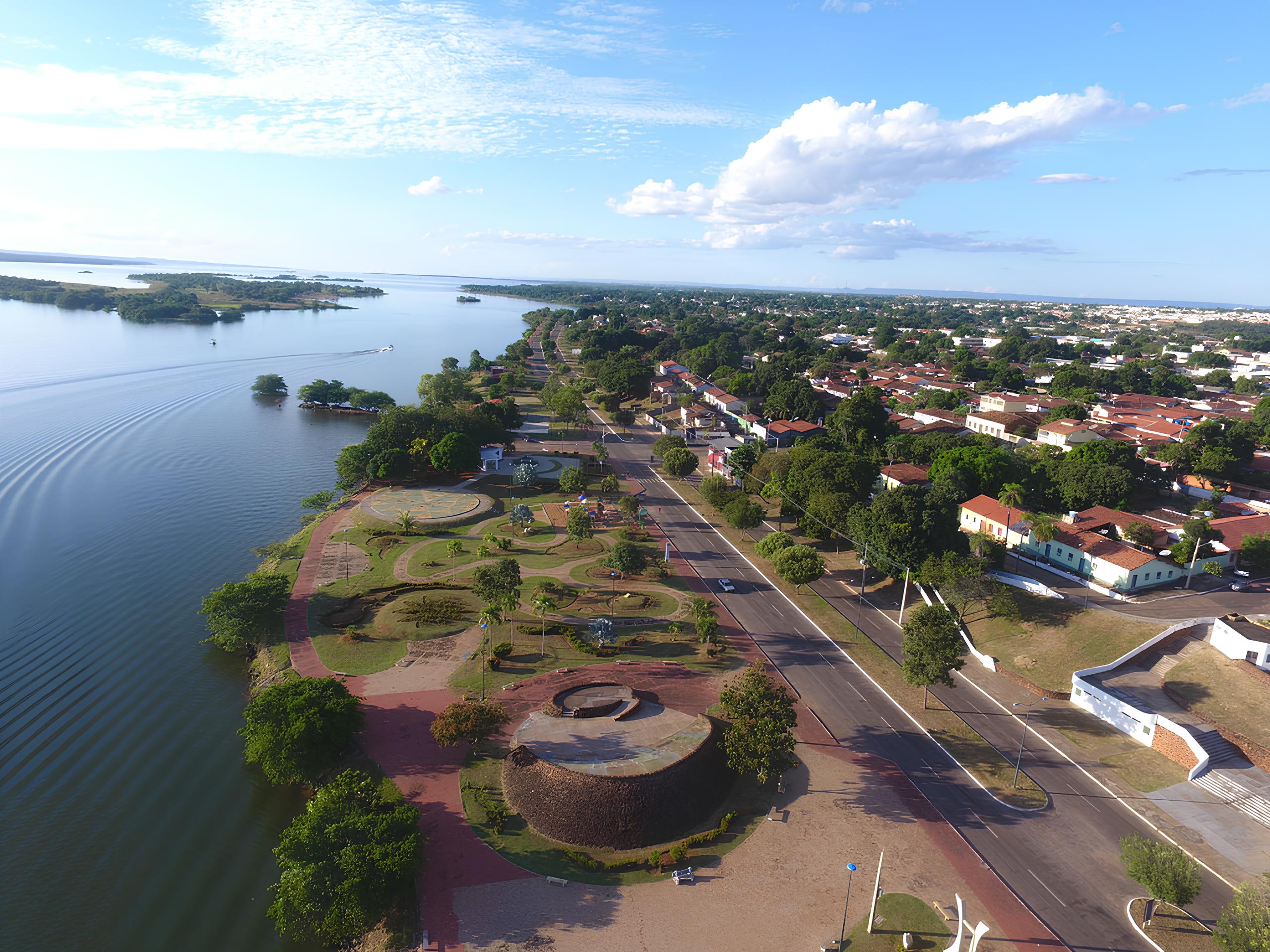 A foto mostra a cidade de Porto Nacional que fica no estado do Tocantins, Brasil